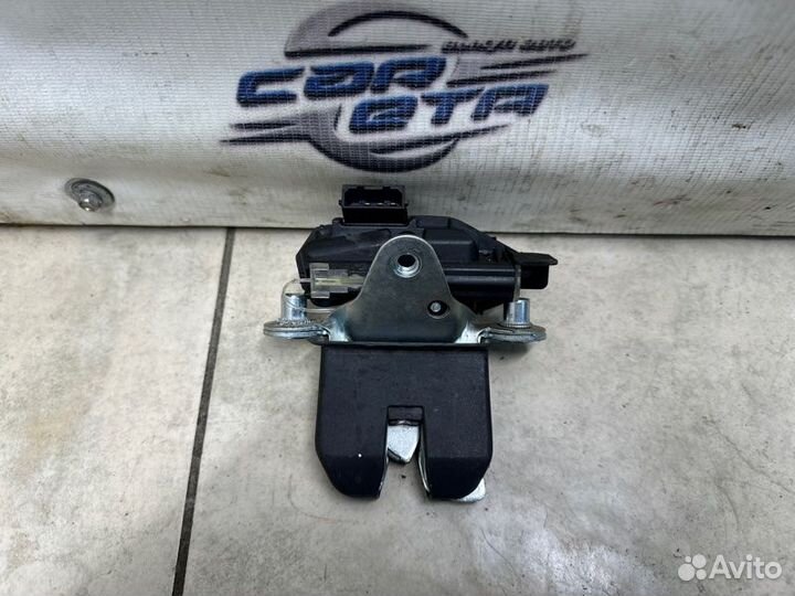 Замок двери багажника Skoda Fabia 1.2 CGP 2013