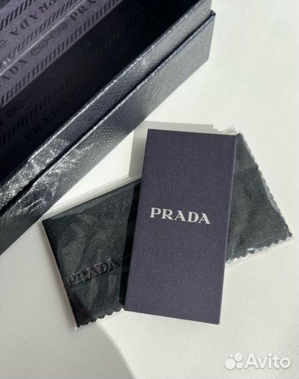Солнцезащитные очки prada