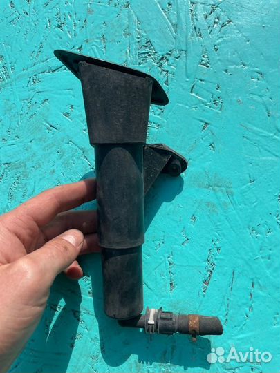 Форсунка омывателя фар левая Toyota Avensis 2 T250