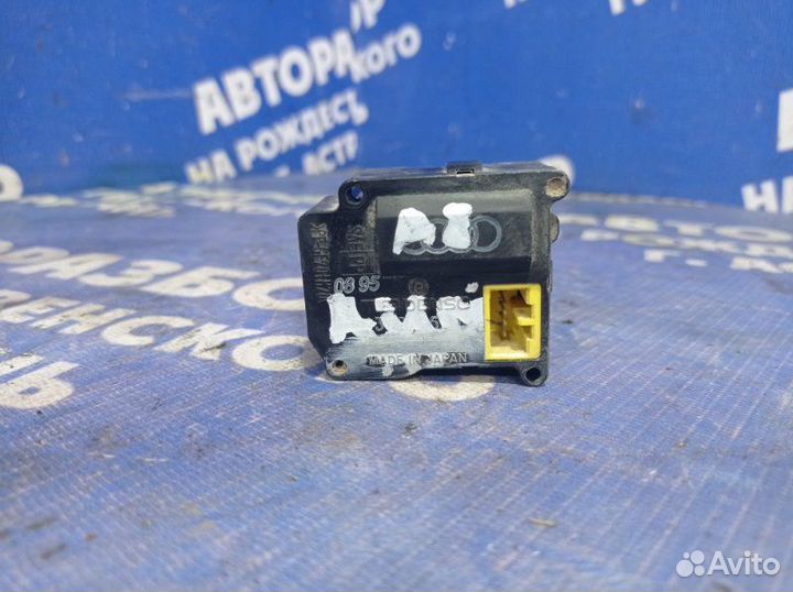 Моторчик заслонок отопителя Audi A8 седан ABZ 1996