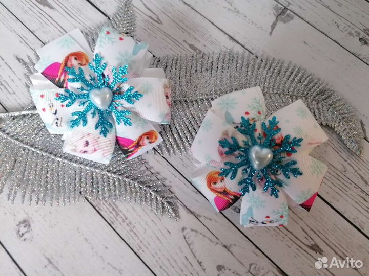 Новогодние бантики для волос ручной работы