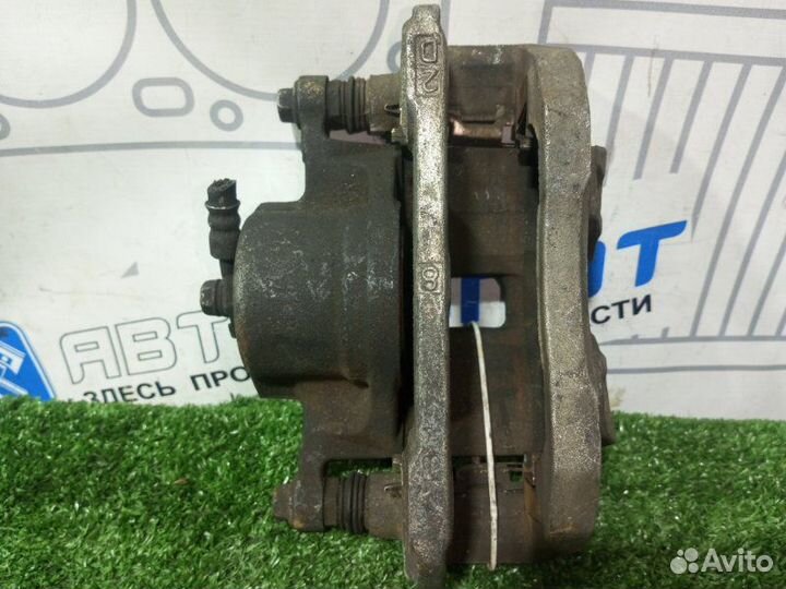 Суппорт передний правый Honda Accord Viii