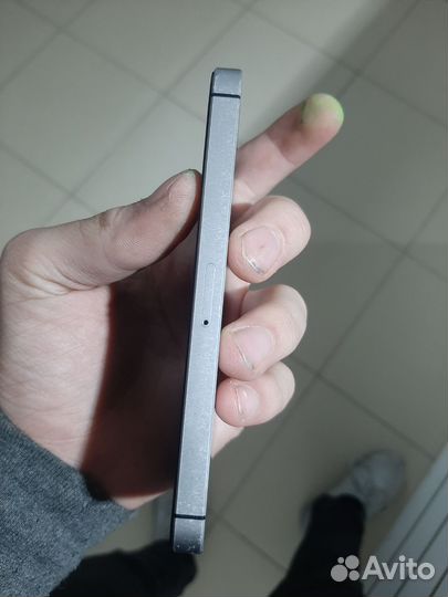 iPhone SE, 128 ГБ
