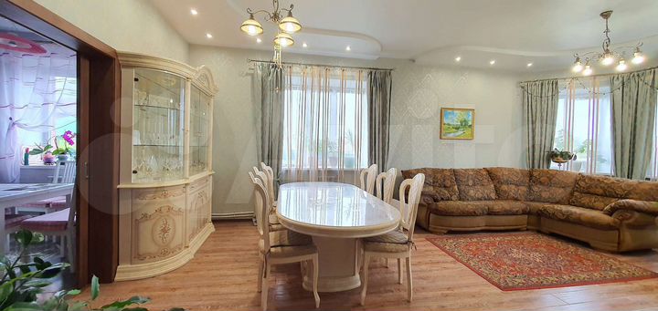 Дом 274 м² на участке 7,3 сот.