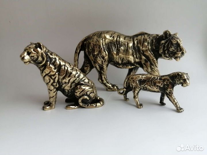 Фигурка тигра