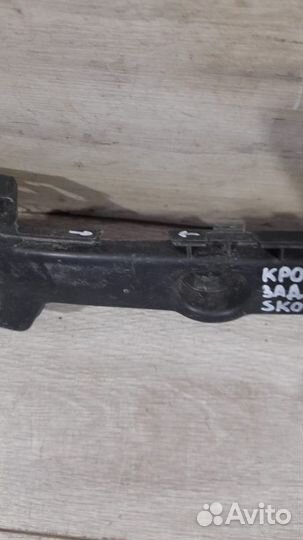 Кронштейн заднего бампера задний правый Skoda