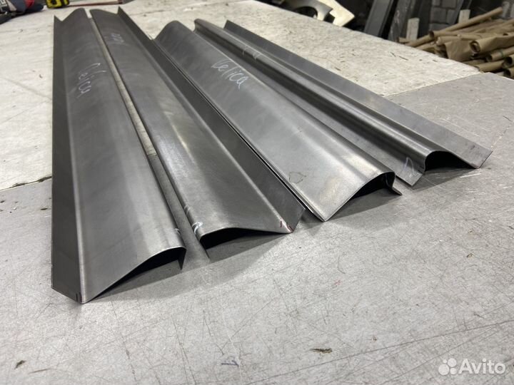 Mitsubishi Delica порог + усилитель правый