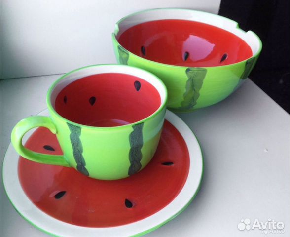 Арбуз на тарелке. Арбуз на тарелке. Лысьвенские эмали кастрюля арбуз. Посуда арбуз. Кашпо арбуз.