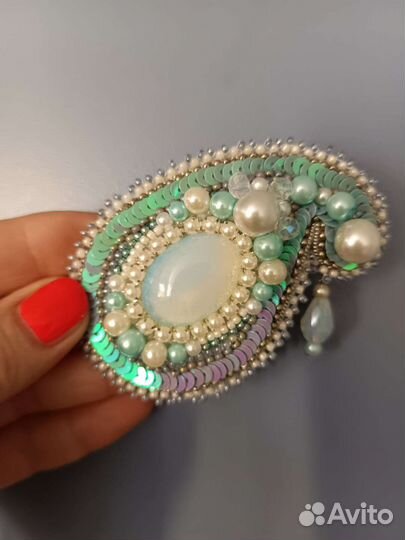 Дизайнерская брошь