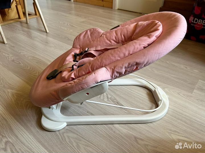 Шезлонг stokke steps bouncer