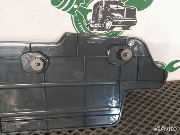 Торцевая накладка облицовки фары Volvo Fmx