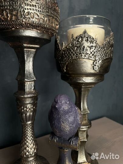 Подсвечники и птичка