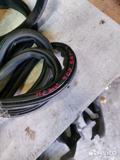 Уплотнитель Peugeot 407