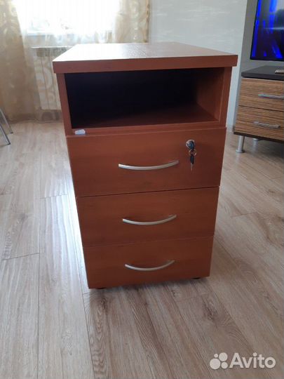 Тумба приставная, подставка под орг.технику