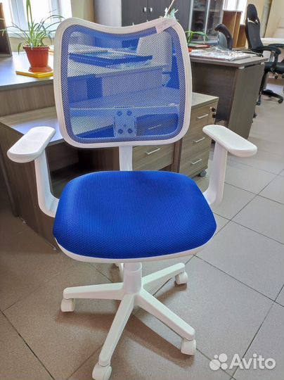 Офисное кресло