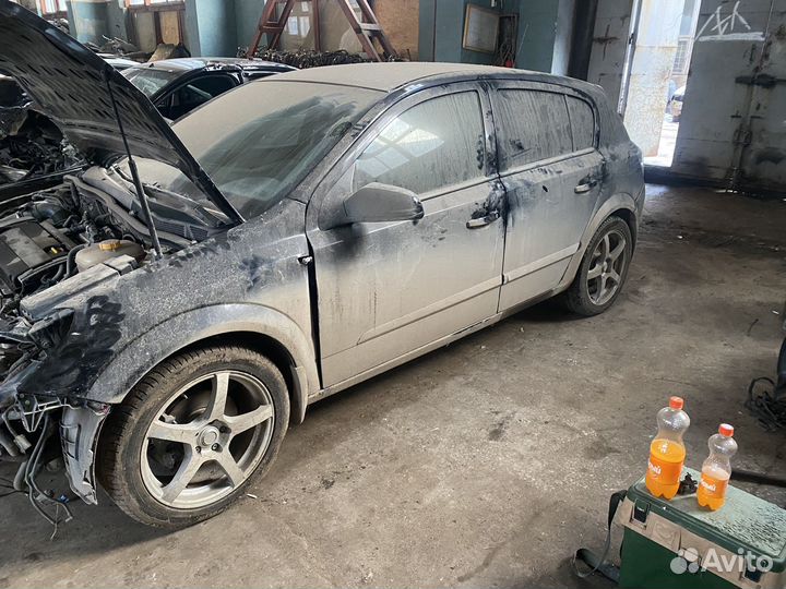 В полном разборе Opel Astra 2008год 1.8 AT