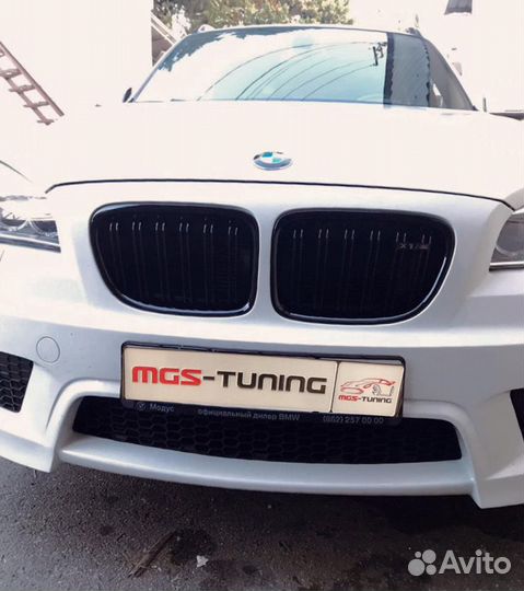 Ноздри BMW X1 E84 в стиле Х1 М черный глянец