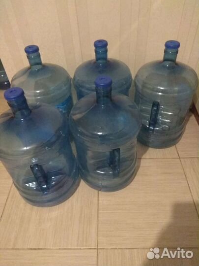 Бутылка с ручкой, крышкой 19 л. в отличном состо