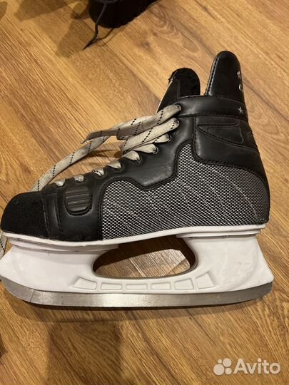 Коньки хоккейные