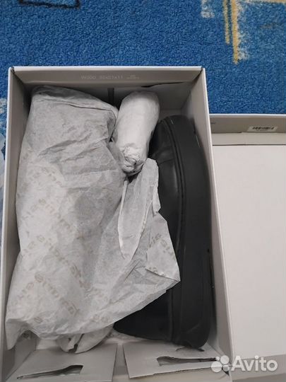 Кроссовки женские. Томарис