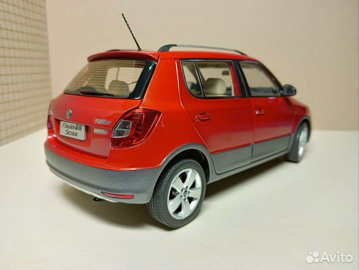 1:18 Skoda Fabia 2011 коллекционная модель