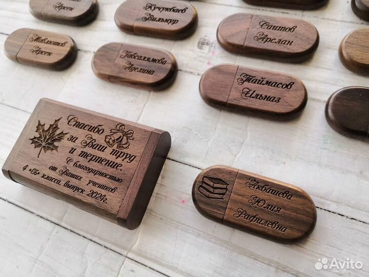 Новогодний подарок / Флешка с гравировкой + кейс