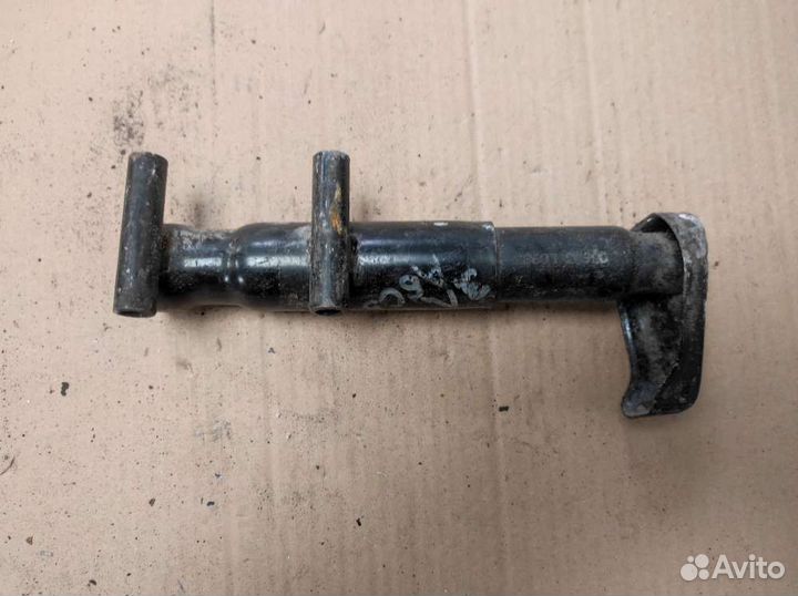 Кронштейн лево на Audi A6