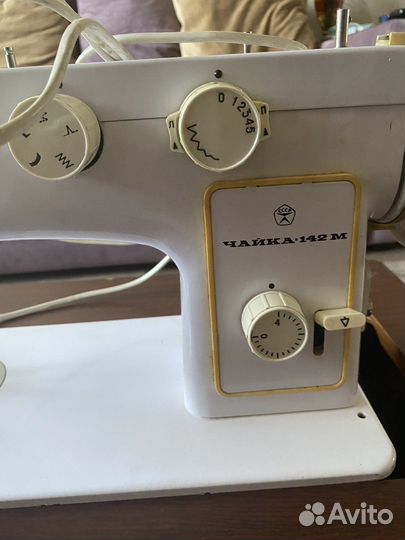 Машинка швейная Чайка -142М