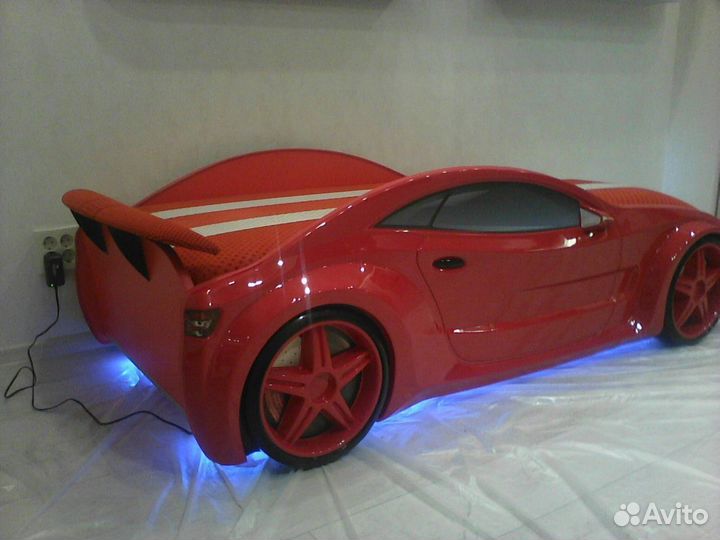 Красный мерсик с матрасом