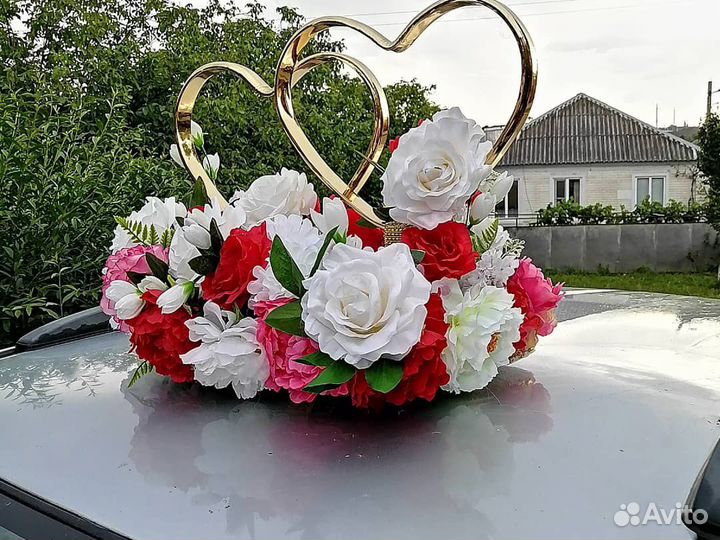 Свадебное украшение на машину