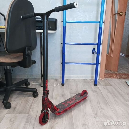 Трюковой самокат tech team drop