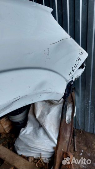 Крыло переднее правое с дефект.Opel Astra H.2007г