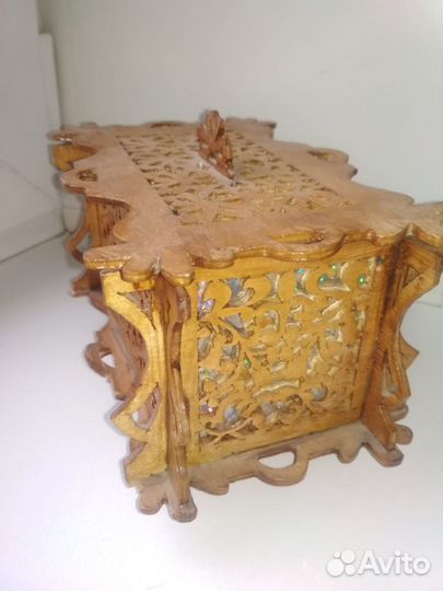 Шкатулка деревянная резная