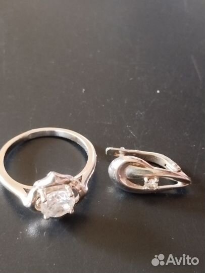 Серебряное кольцо женское с камнем