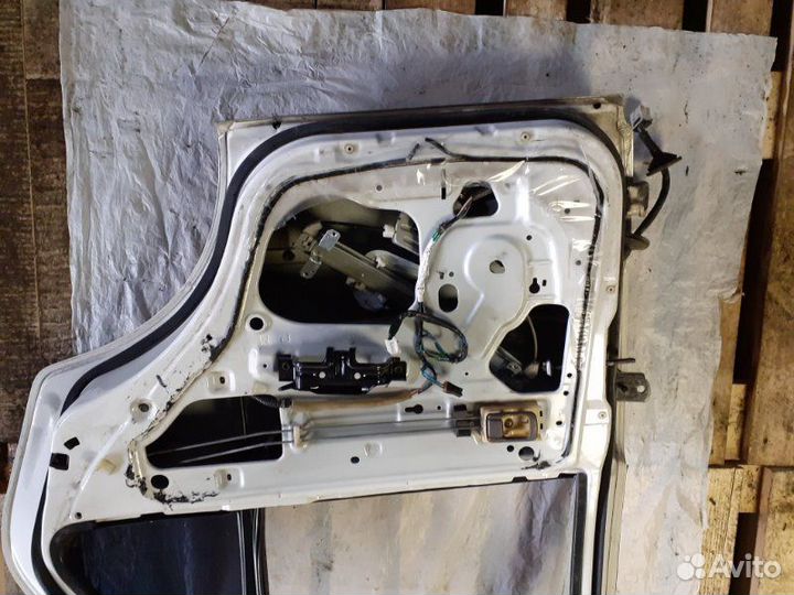 Дверь задняя правая Nissan Sunny B14