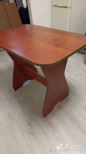 Кухонный стол