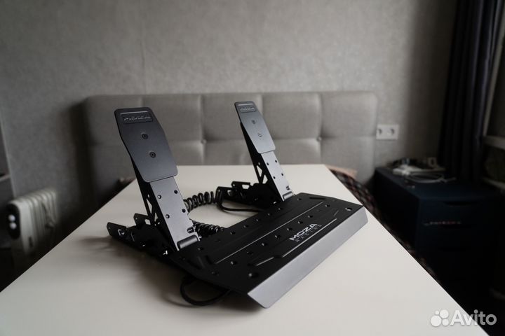 Игровой руль с педалями