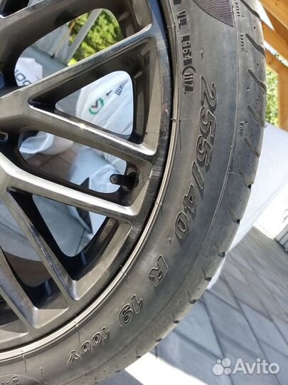 Pirelli P Zero 255/40 R19
