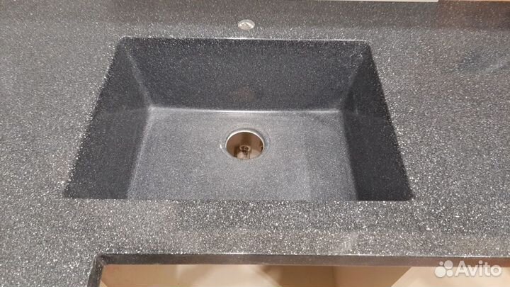 Столешница из искусственного камня с мойкой