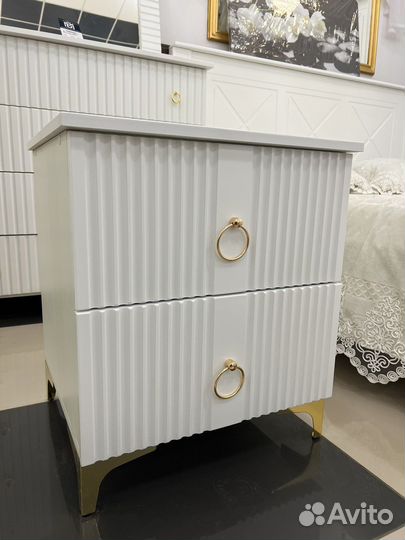 Тумба прикроватная