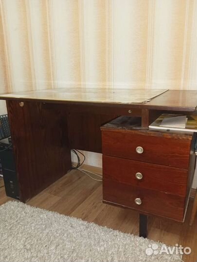 Письменный стол
