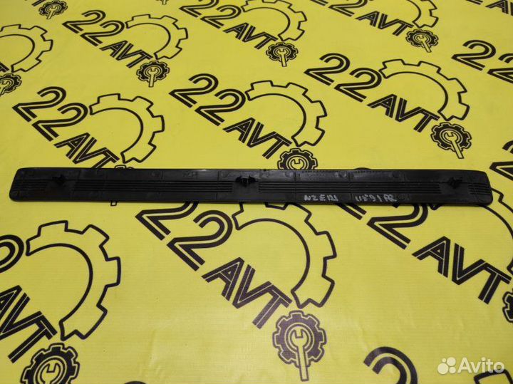 Накладка на порог внешняя передняя правая Toyota