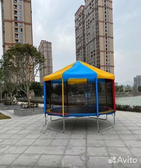 Каркасный батут с тентом