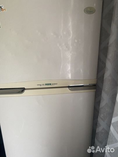 Холодильник Samsung
