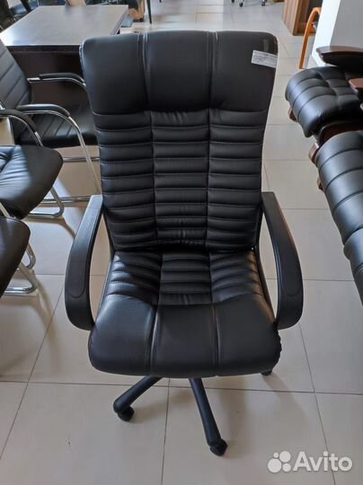 Офисное кресло
