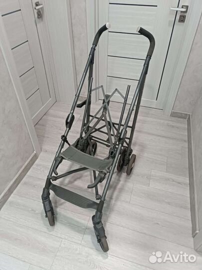 Коляска-трость