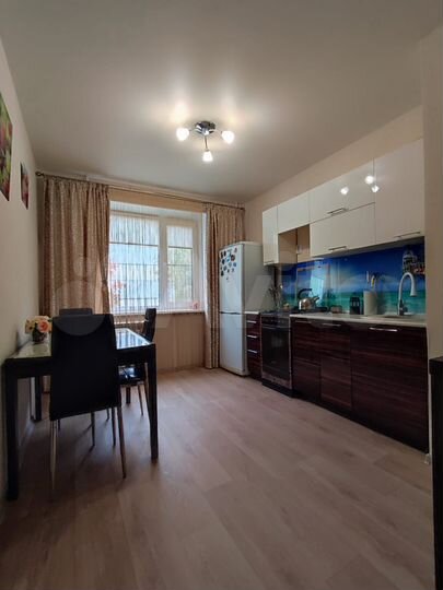 2-к. квартира, 52 м², 2/10 эт.
