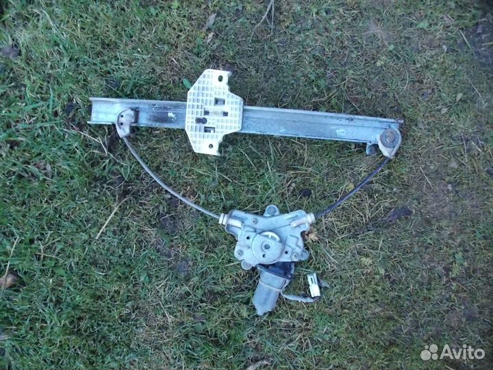 Стеклоподъемник задний правый Hyundai Matrix 2002г