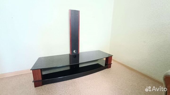 Стеклянная подставка под телевизор