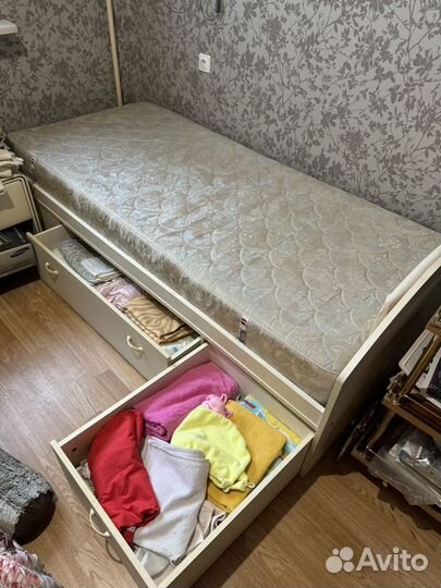 Кровать односпальная с матрасом